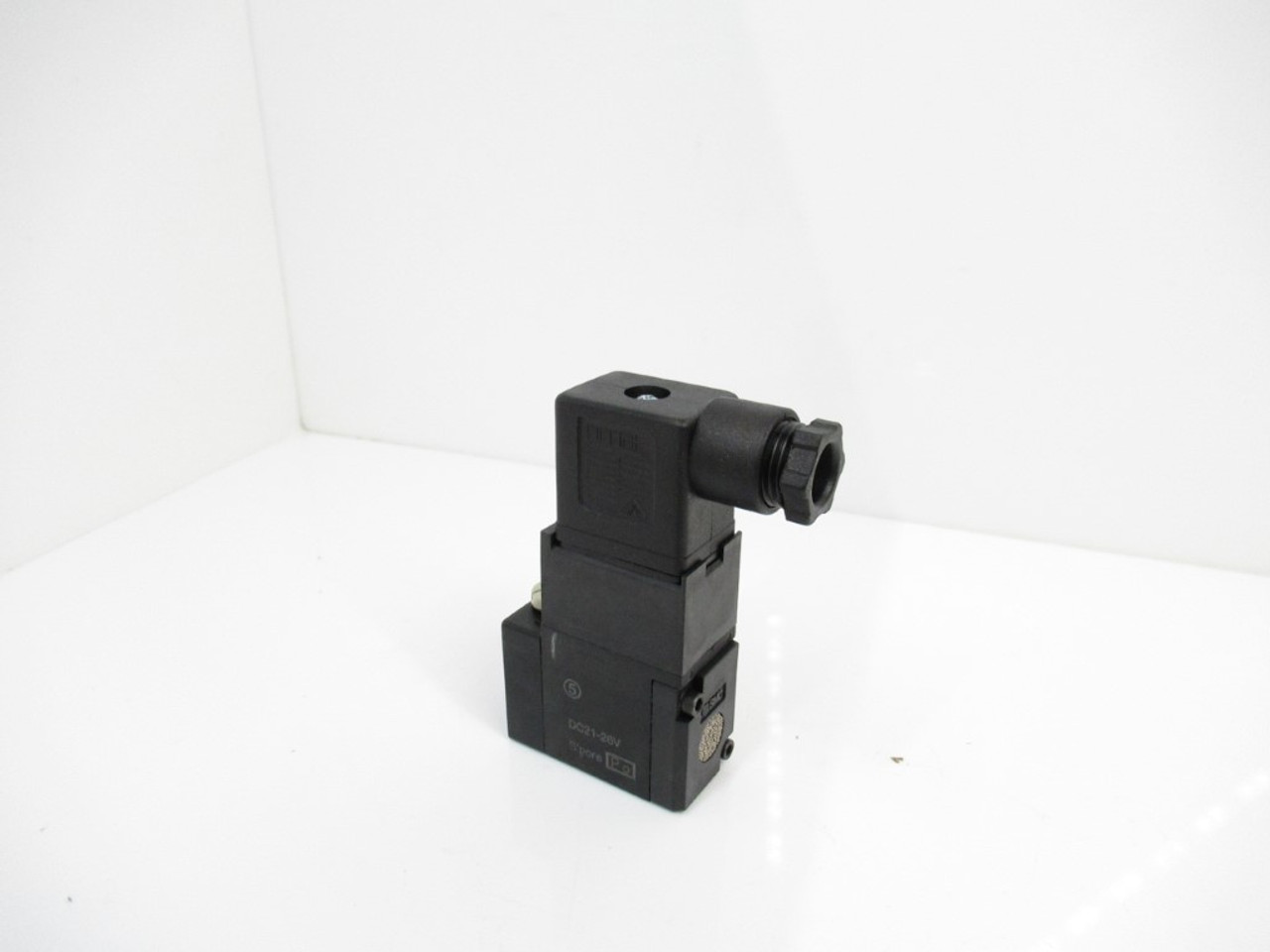 Smc DC21-26V Right Angle Connector - PCM SURPLUS WORLD